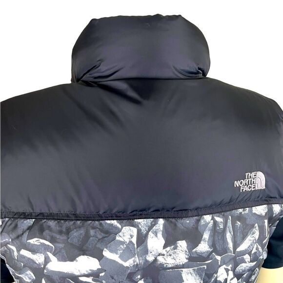 North Face Men's Med Goosed Down Reversible Vest in Black & Shades of Gray Rocks - Picture 4 of 11